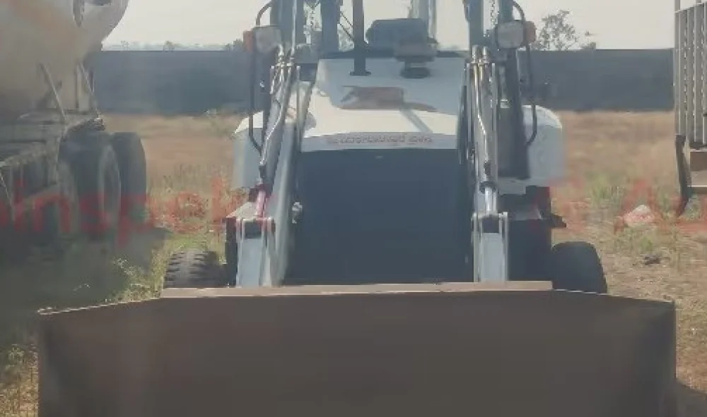 Bobcat B900 Backhoe Loader