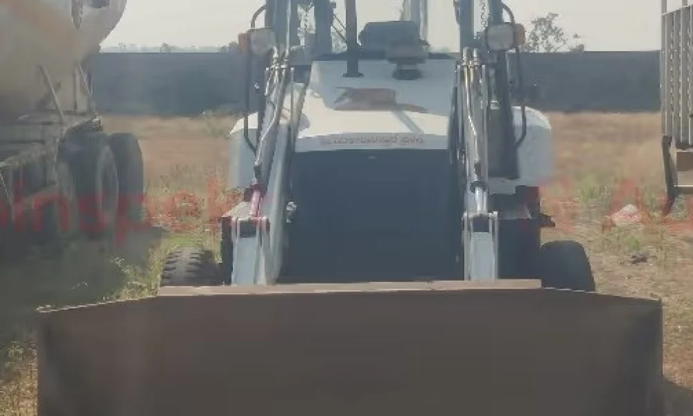 Bobcat B900 Backhoe Loader