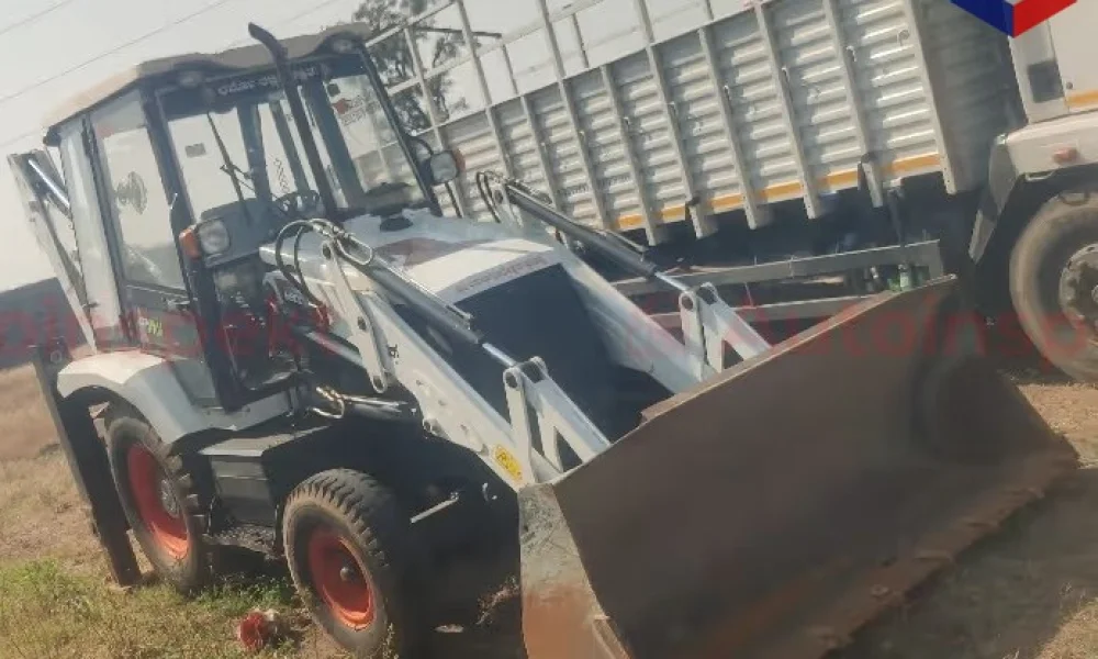 Bobcat B900 Backhoe Loader