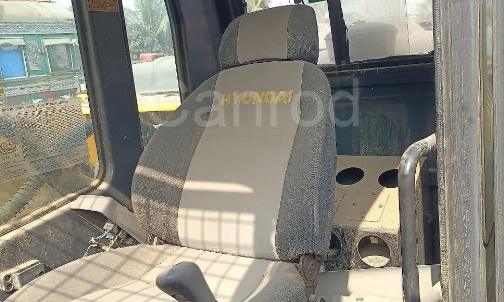 Hyundai R210 Excavator