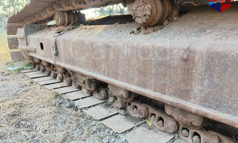 Hyundai R210 Excavator