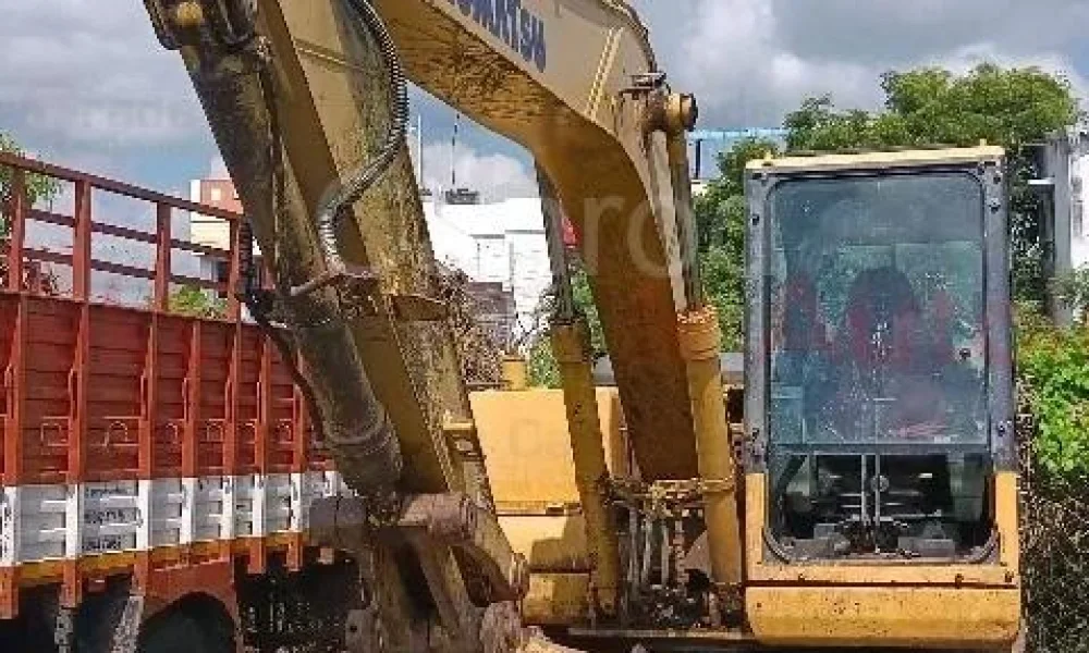 Komatsu PC130 Excavator